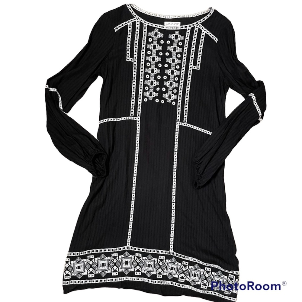 Max Studio Embroidered dress-XL